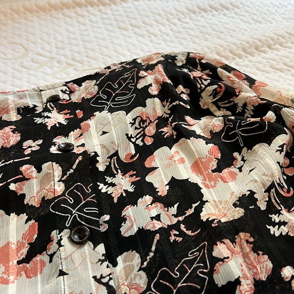 Black Floral Top - Picture 4 of 5